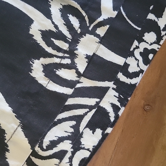 Black and White Floral Skirt - Picture 4 of 4